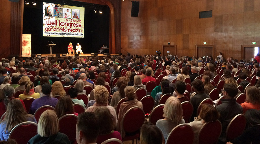 Institut für Ganzheitsmedizin e.V. - Publikum bei einem Vortrag auf dem Weltkongress der Ganzheitsmedizin