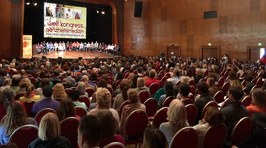 Institut für Ganzheitsmedizin e.V. - Publikum bei einem Vortrag auf dem Weltkongress der Ganzheitsmedizin